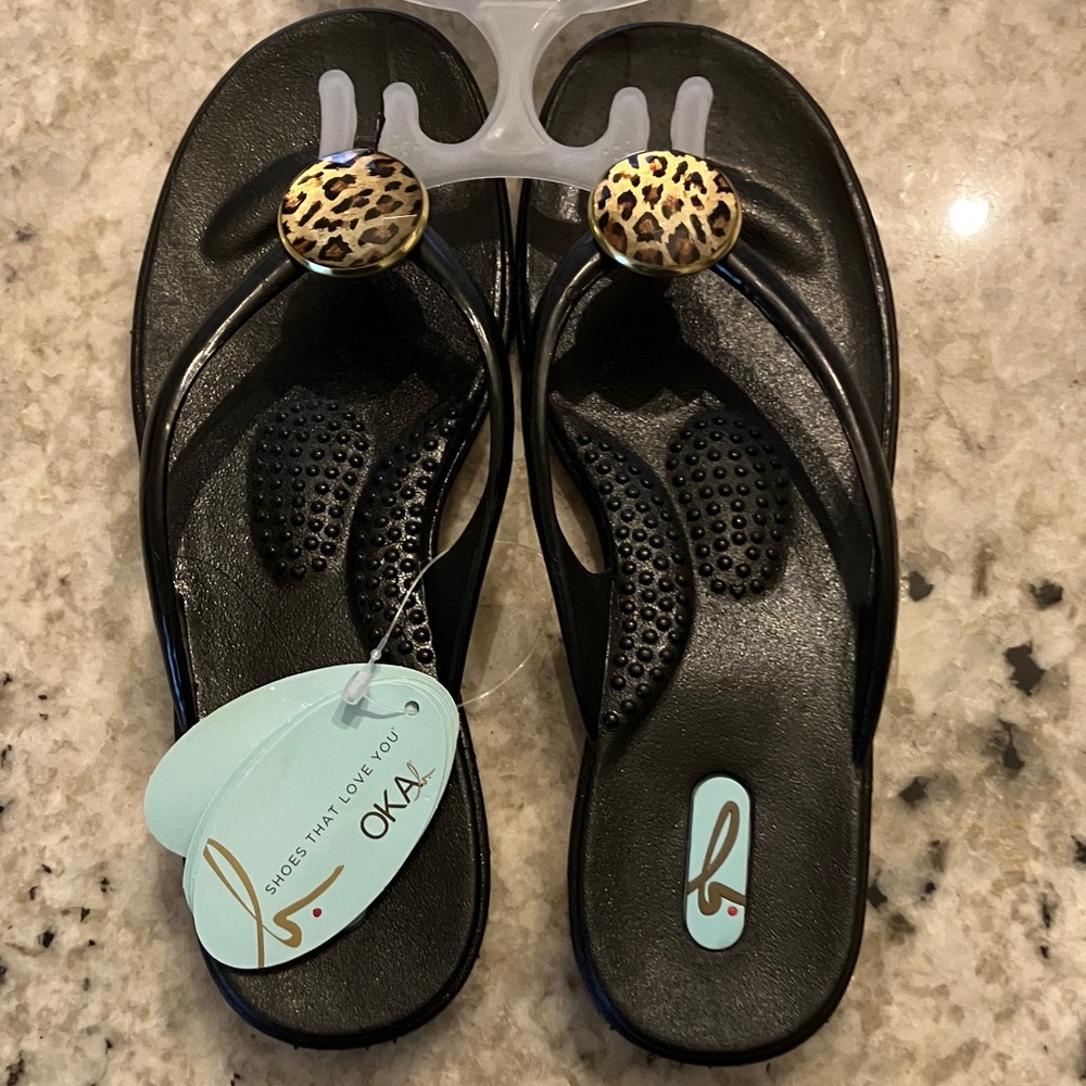 Oka b. Sandals, Corinne in Licorice (black) w/ Leopard Print gem, US  Wmns M 7-8